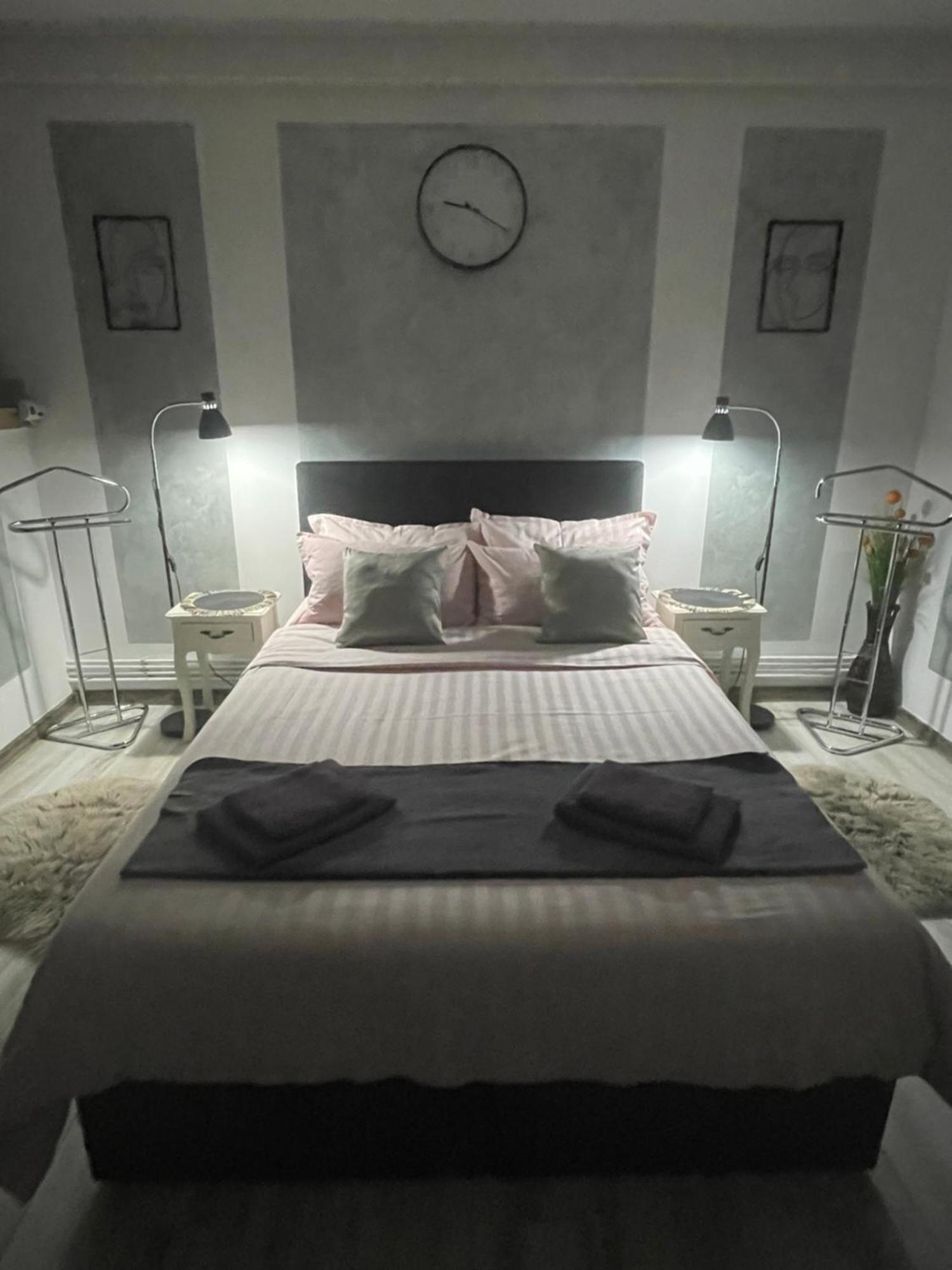 Central Studio Lcs Hunedoara Dış mekan fotoğraf